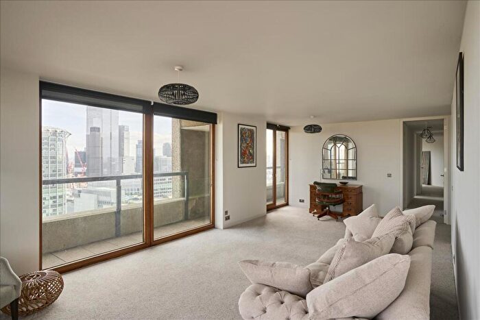 3 Bedroom Apartment For Sale In Cromwell House, Barbican, London, EC2Y