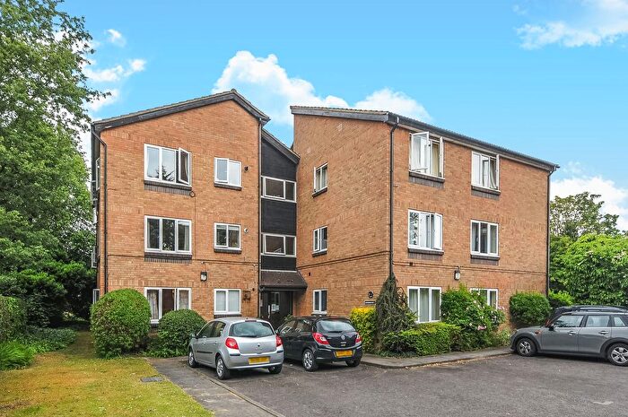1 Bedroom Flat To Rent In Surbiton Hill Park, Surbiton, KT5