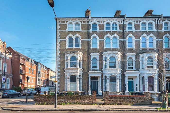 1 Bedroom Flat To Rent In Bedford Road, Clapham Common North Side, London, SW4