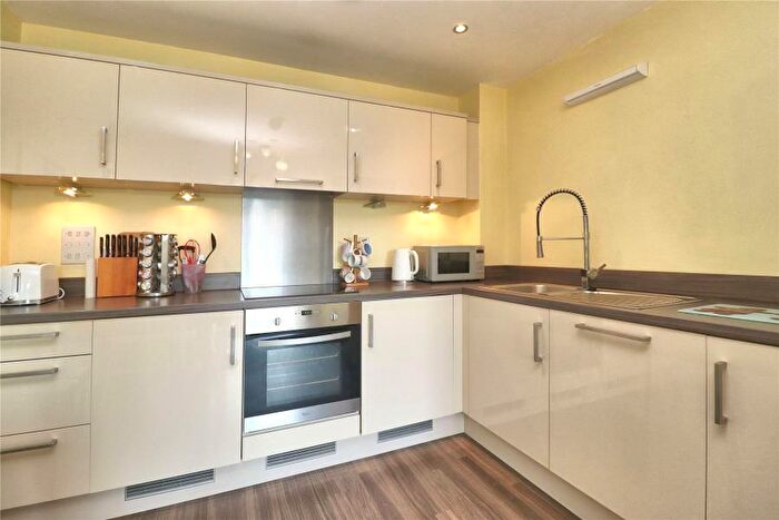 1 Bedroom Flat To Rent In Woking, Surrey, GU22