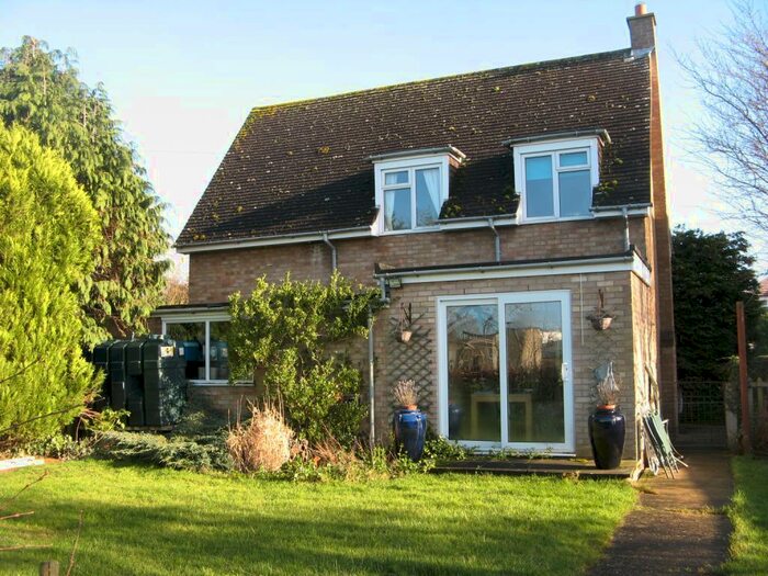 3 Bedroom Detached House To Rent In Milton Road, Clapham, MK41