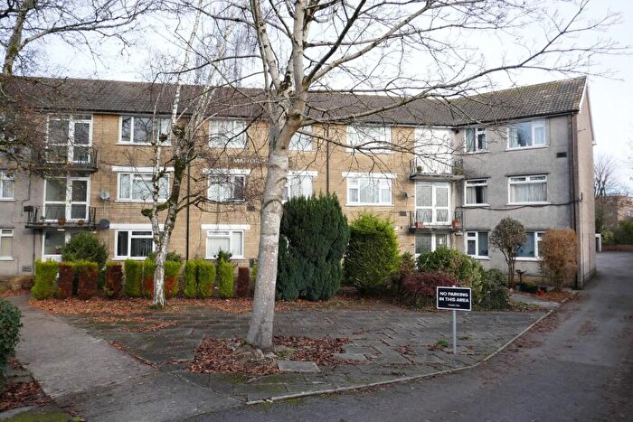 2 Bedroom Flat For Sale In Ash Grove, Whitchurch Cardiff, CF14