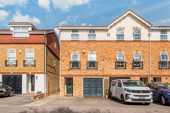 4 Bedroom End Terrace House For Sale In Clarendon Gate, Ottershaw, KT16