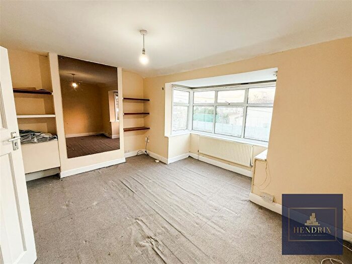 1 Bedroom Flat To Rent In Dagenham Road, Dagenham, RM10