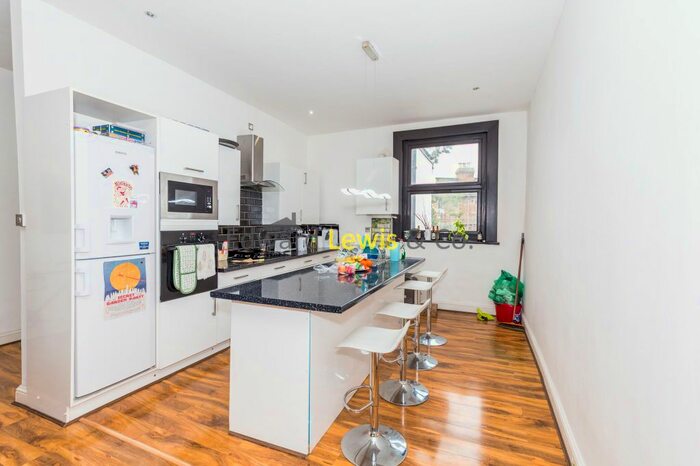 3 Bedroom Flat To Rent In Kyverdale Road, London N16