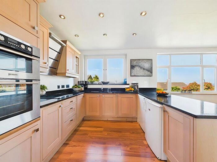 3 Bedroom Maisonette For Sale In Shrewsbury Lane, Shooters Hill, SE18