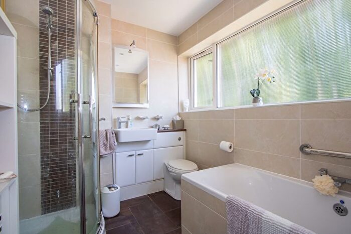 3 Bedroom Flat To Rent In Windsor Court, The Esplanade, Penarth, CF64