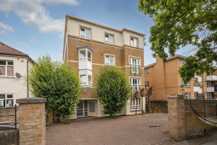 2 Bedroom Flat To Rent In Dorset Road, Merton, London, SW19
