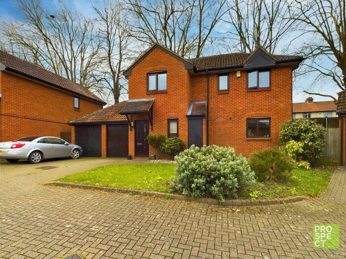 3 Bedroom Detached House To Rent In Stonefield Park, Maidenhead, Berkshire, SL6