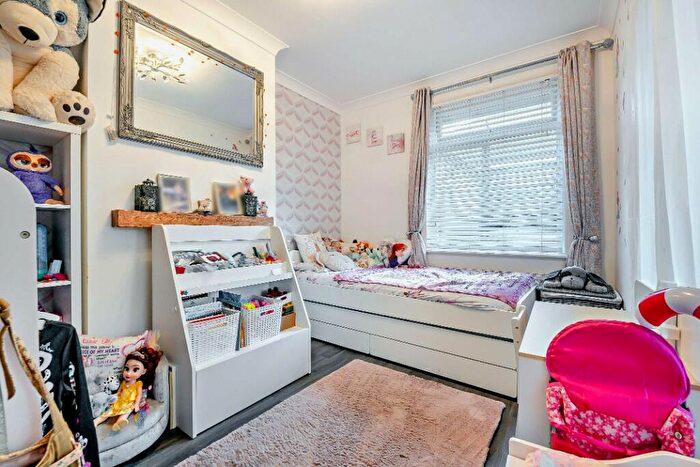 2 Bedroom Detached Bungalow For Sale In Lansdowne Road, Littlehampton, West Sussex, BN17
