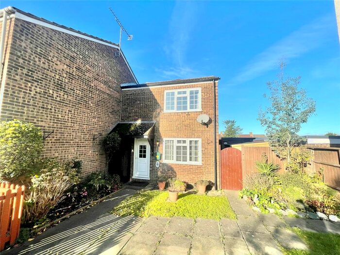 2 Bedroom End Of Terrace House To Rent In Fairfield Close, Radlett, Hertfordshire, WD7
