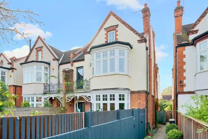 2 Bedroom Flat To Rent In Cottenham Park Road, London, SW20