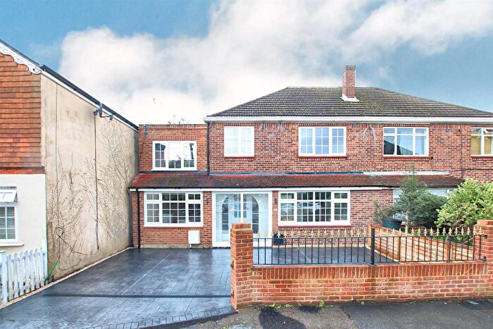 5 Bedroom Semi-Detached House To Rent In Oakfield Road, Ashford, TW15