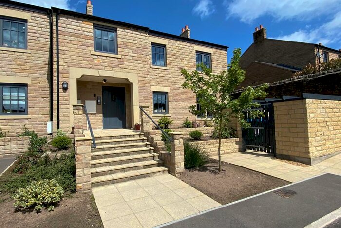 2 Bedroom Apartment To Rent In Samuel Wood Close, Glossop, SK13