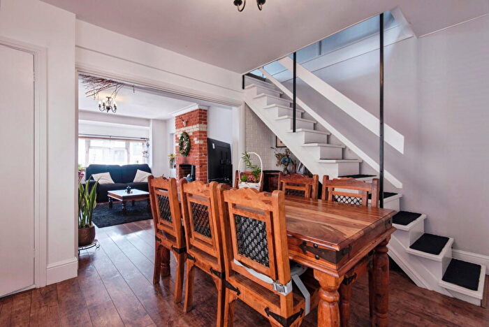 3 Bedroom End Of Terrace House For Sale In Clifton Road, Shefford, SG17