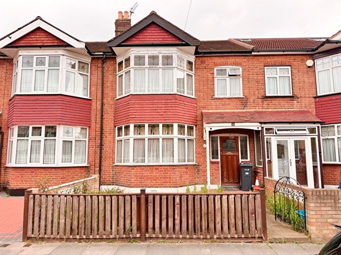 3 Bedroom Terraced House For Sale In Haselmere Road, Seven Kings, Essex, IG3