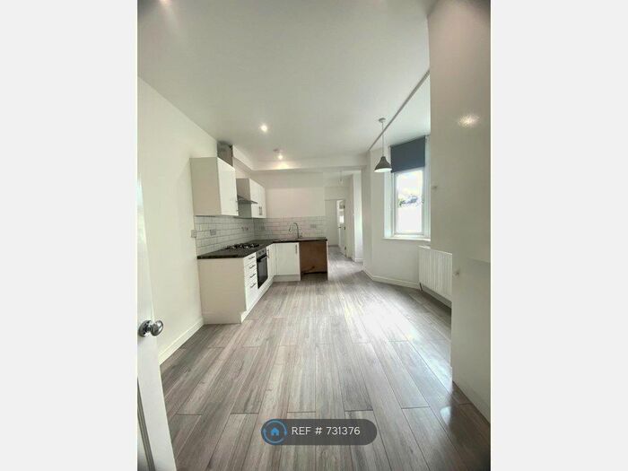 3 Bedroom Flat To Rent In Bush Road, Surrey Quays, SE8