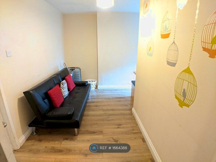 4 Bedroom Flat To Rent In Mandeville House, London, SE1