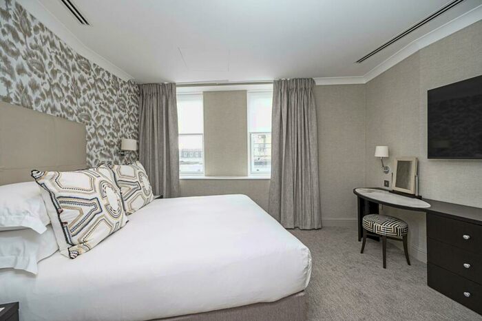 2 Bedroom Penthouse To Rent In Bow Lane, St Pauls, London, EC4M