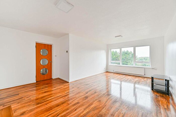 2 Bedroom Flat To Rent In Whitehaven Close, Bromley, BR2