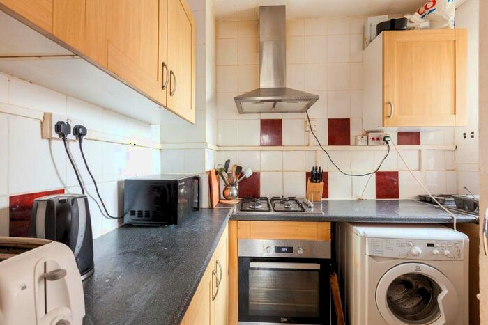 3 Bedroom Flat To Rent In Chicksand Street, Brick Lane, London, E1