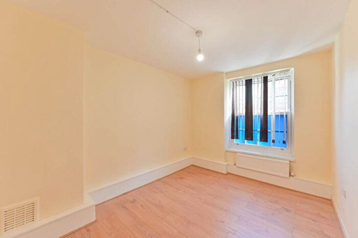 1 Bedroom Flat To Rent In Clayton Street, Oval, London, SE11