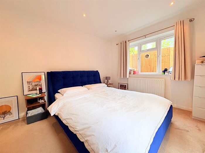 1 Bedroom Flat To Rent In Heath Road, Twickenham, TW1