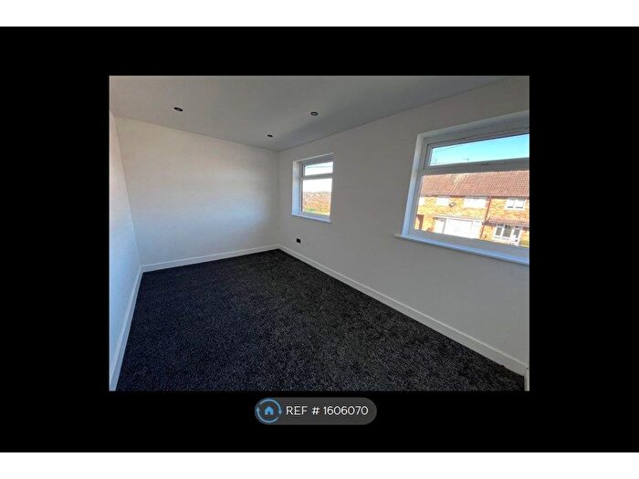 2 Bedroom End Of Terrace House To Rent In Fillingfir Drive, Leeds, LS16