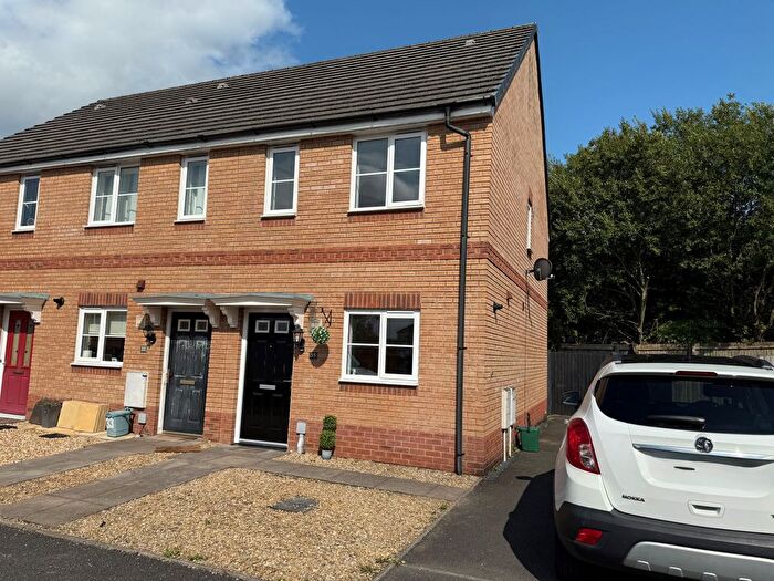 2 Bedroom Property To Rent In Ffordd Y Glowyr, Ammanford, SA18
