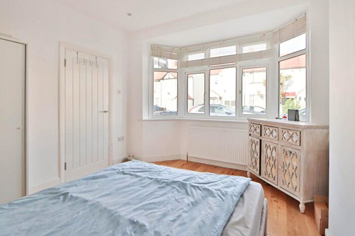 3 Bedroom End Of Terrace House For Sale In Byron Avenue, New Malden, KT3