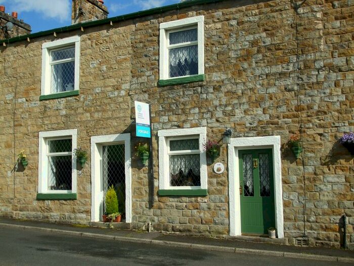 3 Bedroom Cottage For Sale In Mill Brow Road, Earby, Barnoldswick, BB18