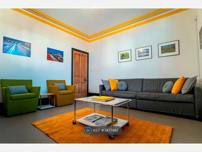 2 Bedroom Flat To Rent In Manchester Road, Stockport, SK4