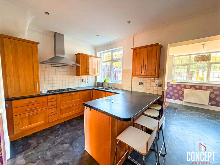 4 Bedroom Semi Detached House To Rent In Stoneleigh Avenue, Worcester Park, Surrey, KT4