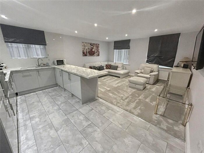 2 Bedroom Flat For Sale In Bellegrove Road, Welling, Kent, DA16