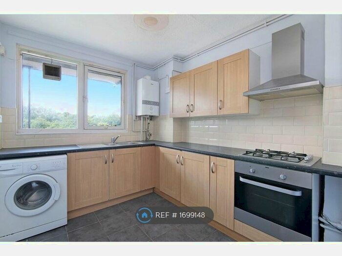 3 Bedroom Flat To Rent In Sewell Road, Abbeywood, SE2