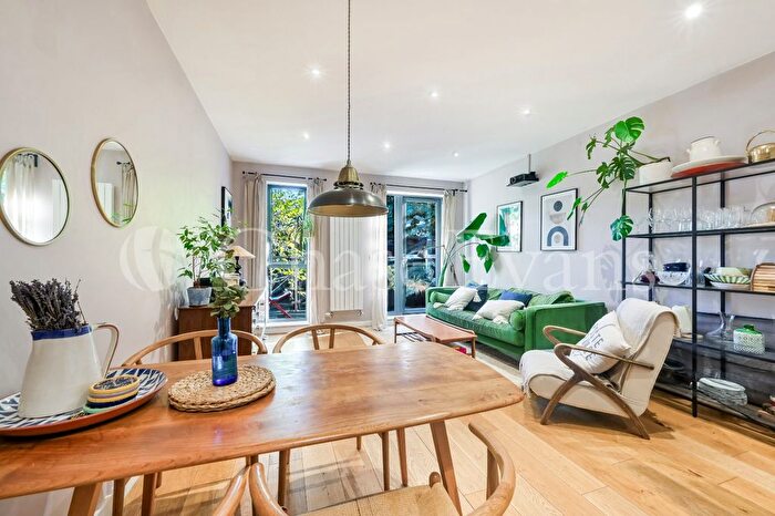 2 Bedroom Flat For Sale In Waleorde Road, Walworth, London, SE17