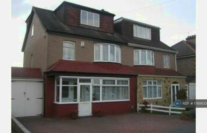 5 Bedroom Semi-Detached House To Rent In Longleigh Lane, Bexleyheath, DA7