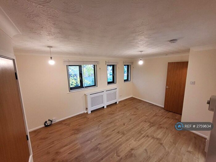 1 Bedroom Semi Detached House To Rent In Haig Drive, Slough, SL1