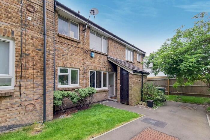 1 Bedroom Maisonette To Rent In Valley Road, Streatham, London, SW16