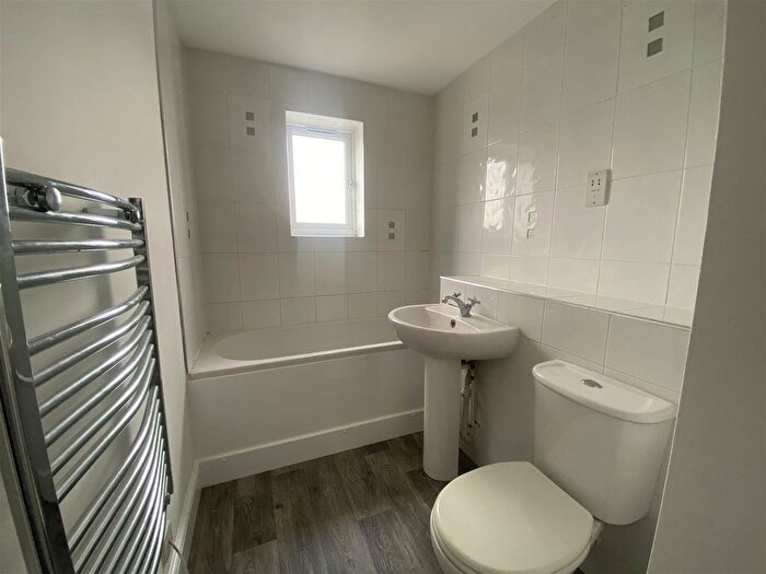 1 Bedroom Flat To Rent In Manor Road, Swanscombe, DA10