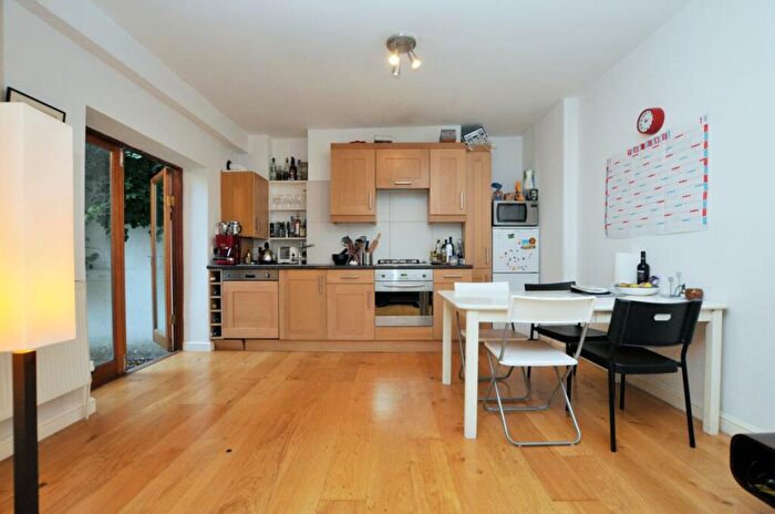 1 Bedroom Flat To Rent In Oakley Road, Islington, N1