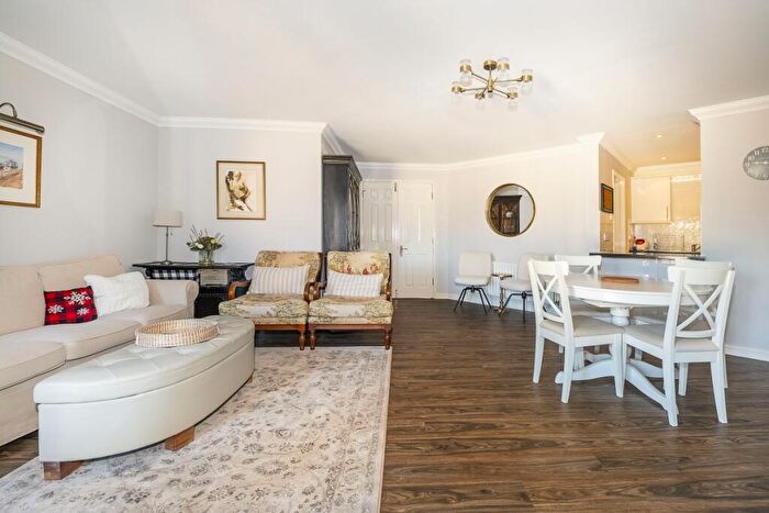 2 Bedroom Apartment To Rent In The Bittoms Kingston Upon Thames, KT1