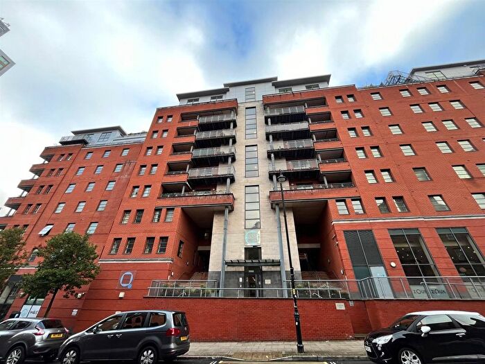 2 Bedroom Flat To Rent In The Quadrangle, Lower Ormond Street, Manchester, M1