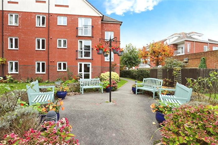 1 Bedroom Flat For Sale In Stour Road, Christchurch, Dorset, BH23
