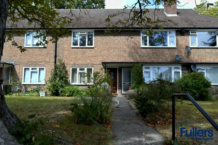 2 Bedroom Maisonette To Rent In Th Green, Winchmore Hill, N21