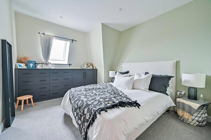 1 Bedroom Flat For Sale In Ravenscar Road, Surbiton, Surbiton, KT6