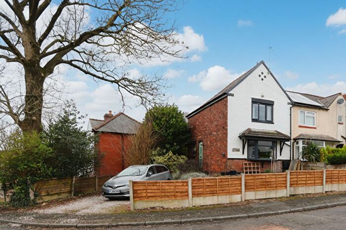 2 Bedroom Property For Sale In Langley Grove, Prestwich, M25