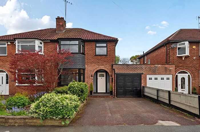 3 Bedroom Semi Detached House For Sale In Woodgarth Lane, Worsley, Manchester, M28
