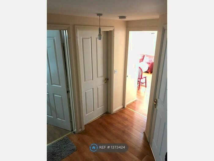 2 Bedroom Flat To Rent In Perkin Close, Hounslow, TW3