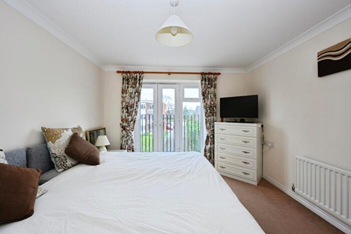 2 Bedroom Flat For Sale In Ladbroke Road, Redhill, Surrey, RH1